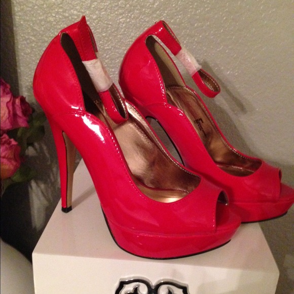 🎉🎉SOLD🎉🎉Manden girl red pumps - Picture 3 of 4