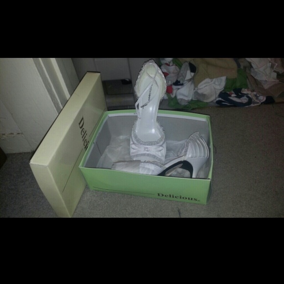 NWT White Open-toe Pumps