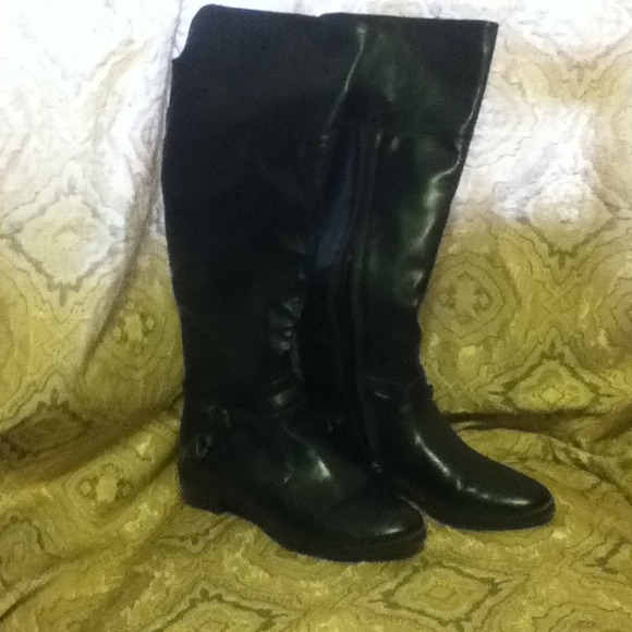 Boots - Picture 1 of 3