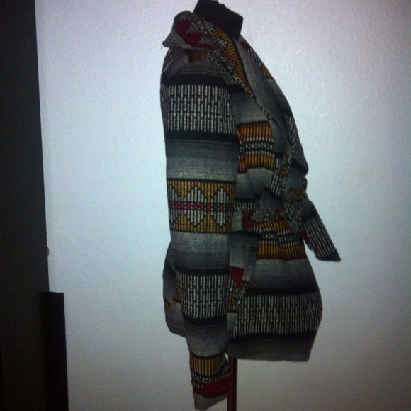 -SOLD-Front tie Aztec coat - M - Picture 2 of 4