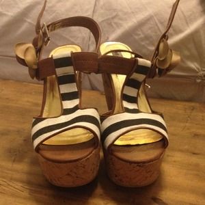Striped wedge