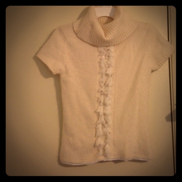 Short sleeve sweater