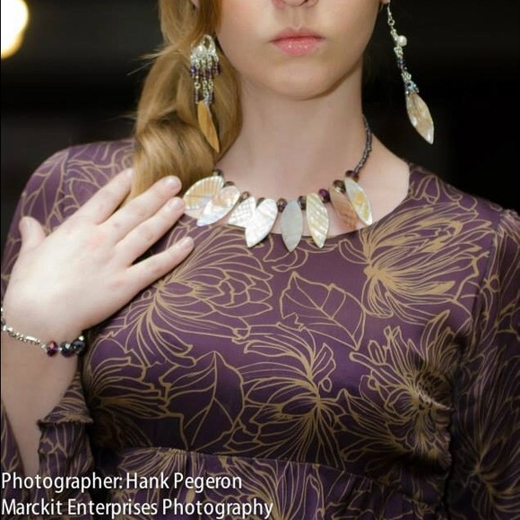 Necklace - Picture 2 of 3