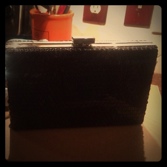 Black sequined clutch with detachable chain link