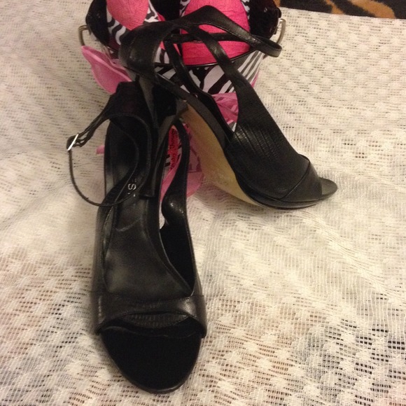 open toe, ankle strap Accept Reasonable offer - Picture 2 of 4