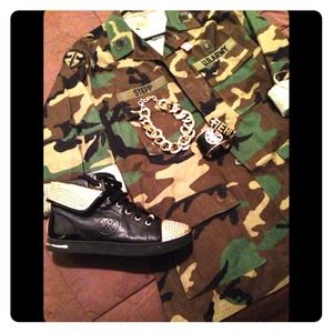 Stylish Army Jacket, can be worn with everything!!
