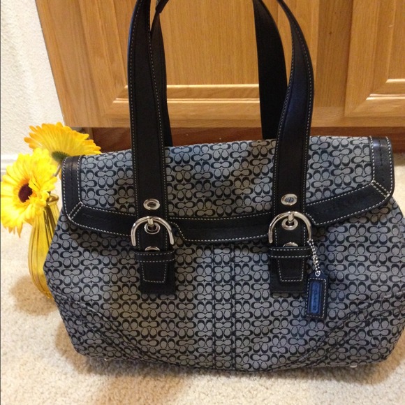 ✨Black coach handbag