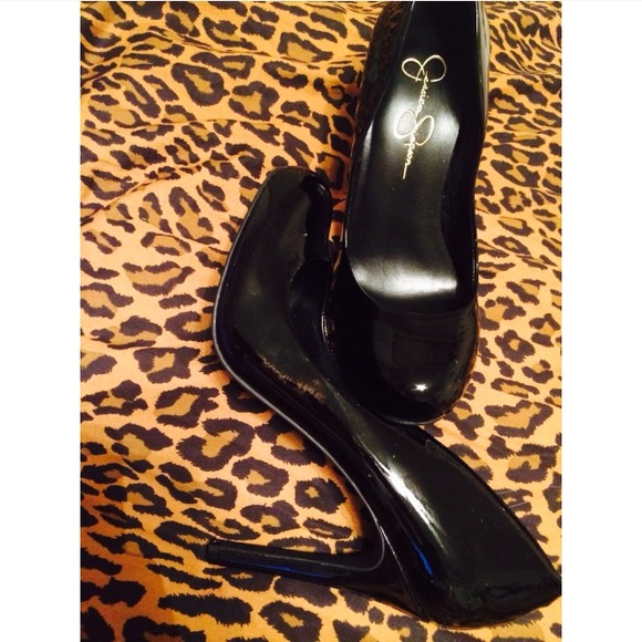 JESSICA SIMPSON "CALIE" BLACK PATENT HEELS 👠