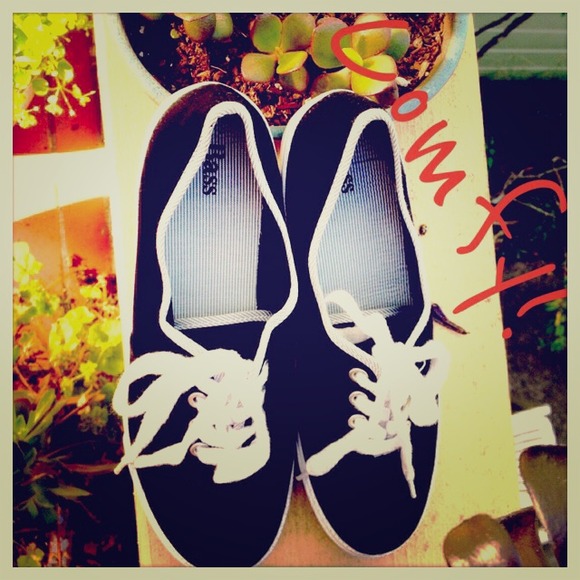 Bass Sneakers
