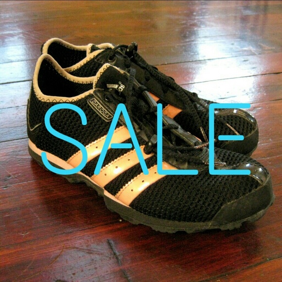 {SOLD IN BUNDLE} Adidas Daroga tennies