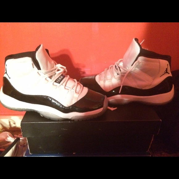 Jordan's  Shoes - Concord 11s
