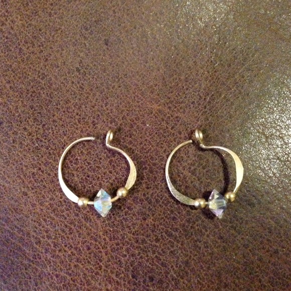 Gold hoop earrings with small cubic zirconia stone - Picture 2 of 4