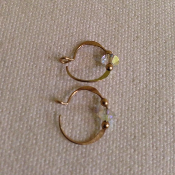 Gold hoop earrings with small cubic zirconia stone - Picture 3 of 4