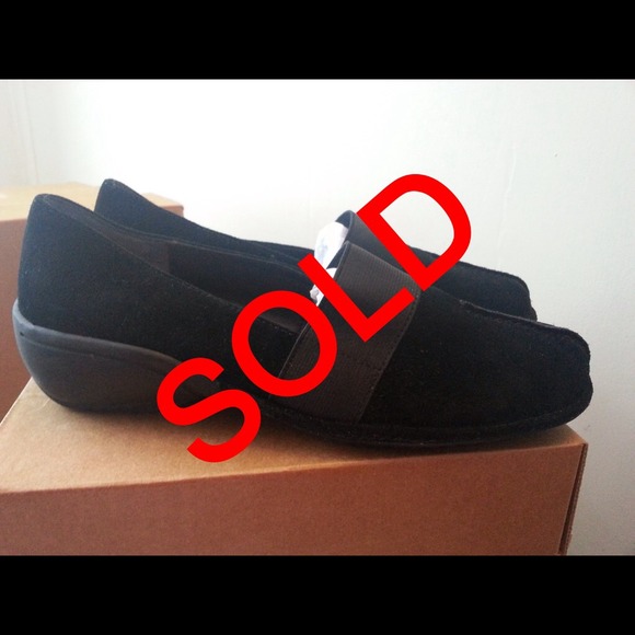 Aerosoles Black Suede Flats