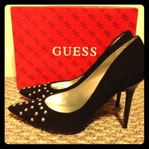 🚫SOLD🚫💋GUESS Black Suede Spiked Pumps👠