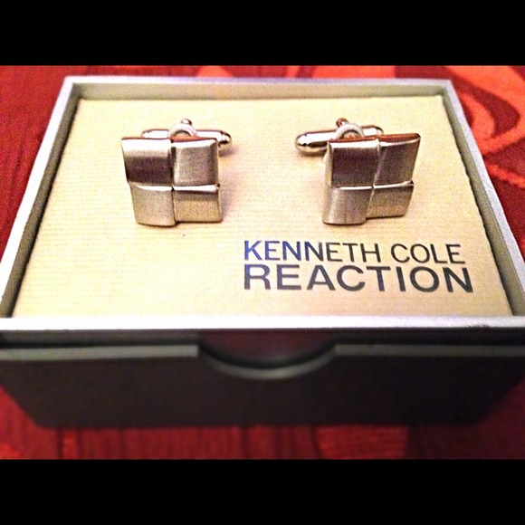 👉REDUCED👈KENNETH COLE REACTION SiLVER CUFFLINKS
