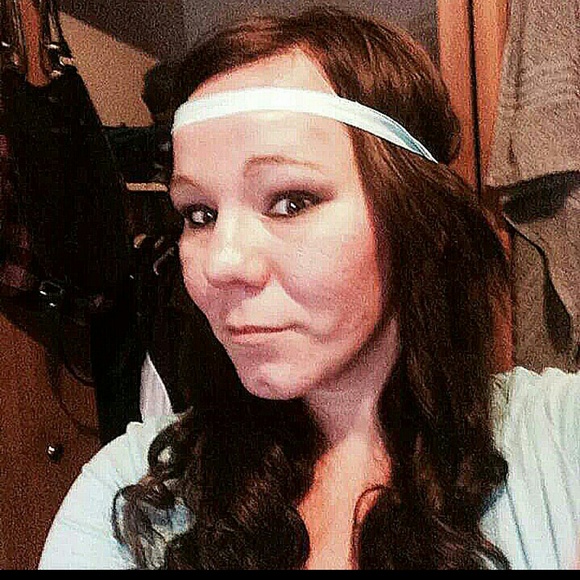 Hair extensions, shirt, and shoes TRADED - Picture 2 of 4