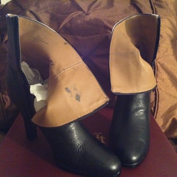 Sold - Sofft leather boot size 10 - Picture 4 of 4