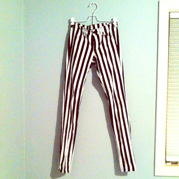 Black and white striped pant  🚨REDUCED🚨
