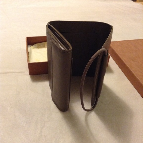 Louis Vuitton epi leather tri fold wallet - Picture 2 of 3