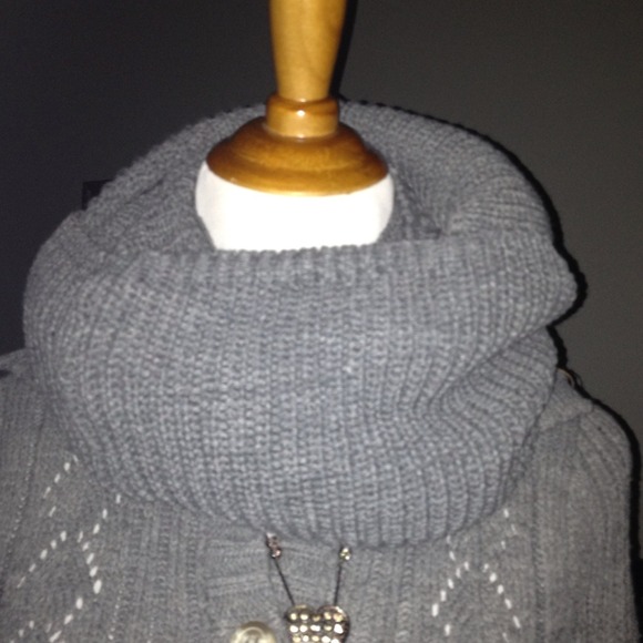 Gray thick 2 circle  knitted scarf - Picture 2 of 3