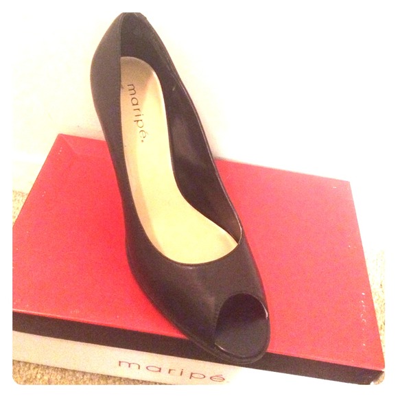 Black leather peek toe pumps