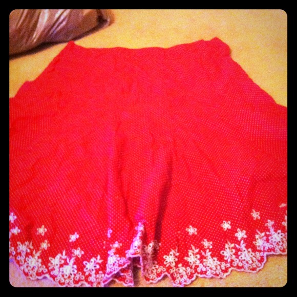 Knee length skirt red with white embroidery - Picture 1 of 3