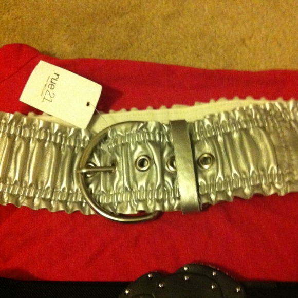 Black flower and silver  belt brane new - Picture 4 of 4