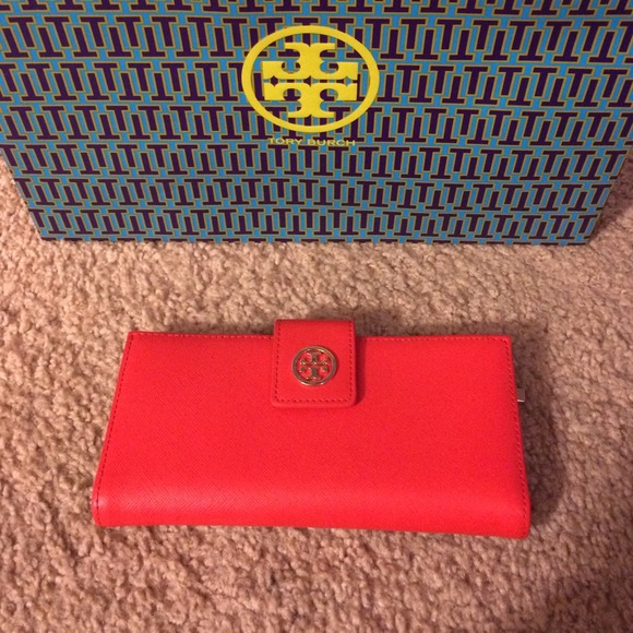 NWT! Robinson Bi-fold wallet