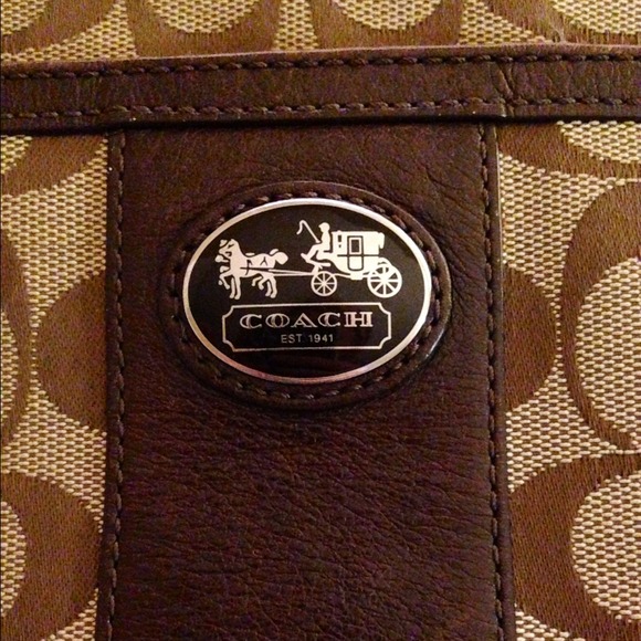 Coach Legacy Swingpack in Signature Fabric - Picture 3 of 4