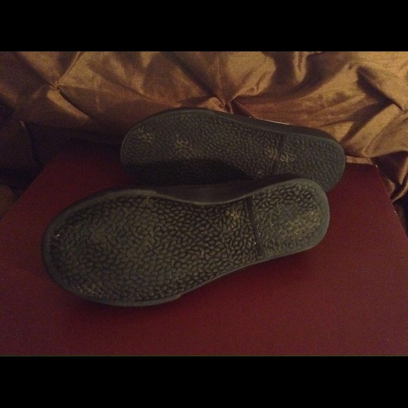 SOLD! Girls guess sneakers size 11.5 - Picture 3 of 3