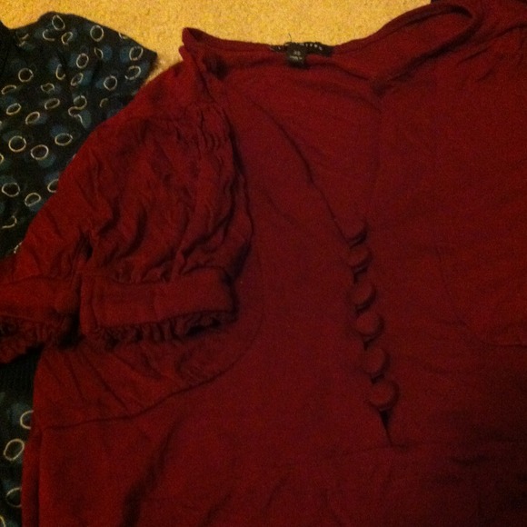 Fancy shirts look like new - Picture 2 of 4