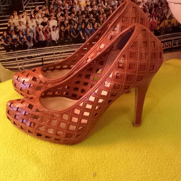 Heels - Picture 2 of 3