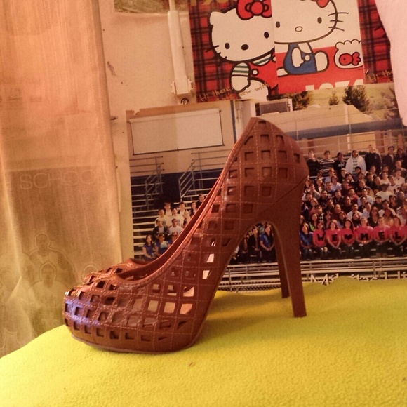 Heels - Picture 3 of 3