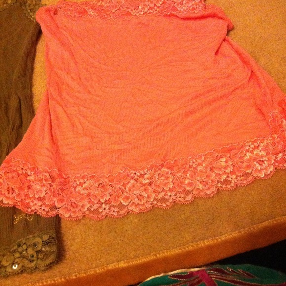 Tops - Picture 3 of 3