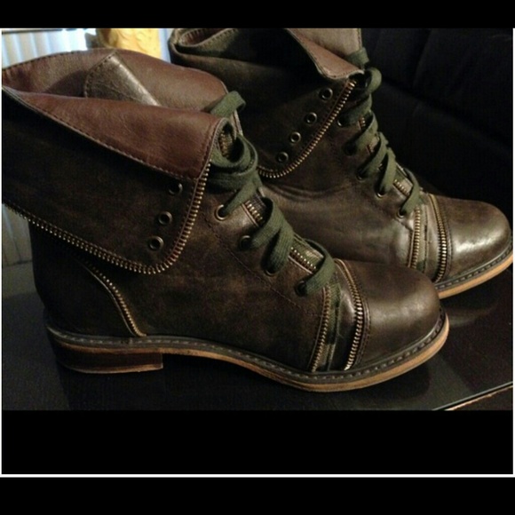 Brown/Camo Combat boots!!!