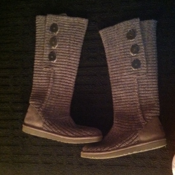 Ta gray UGG boots!
