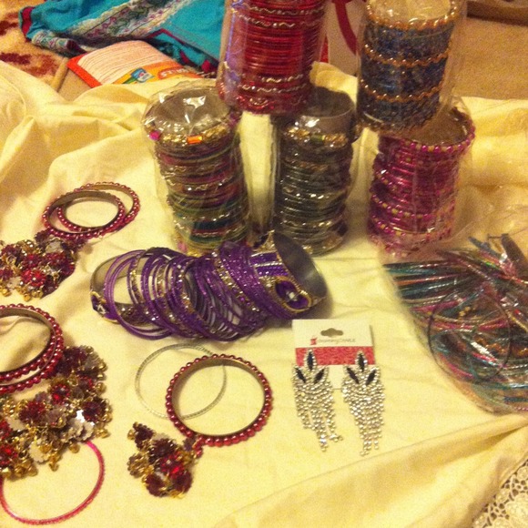 Large sits of Indian bangles - Picture 2 of 4