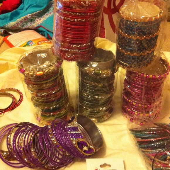 Large sits of Indian bangles - Picture 3 of 4