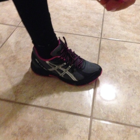 Asics - Picture 2 of 2