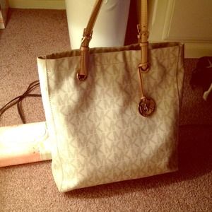 MK PURSE