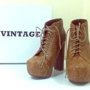 NEW PRICE!! WORN JUST ONCE BROWN HEELS