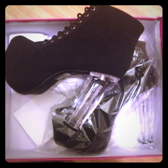 Sexy Lace up boots w/lucite heel! Size 6.5