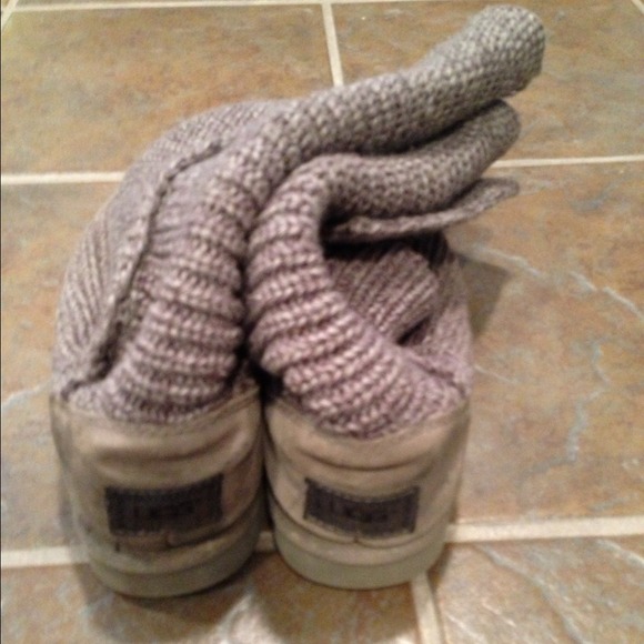 ❌SOLD❌Ugg Australia Grey Cardi Boots size 8 - Picture 2 of 4