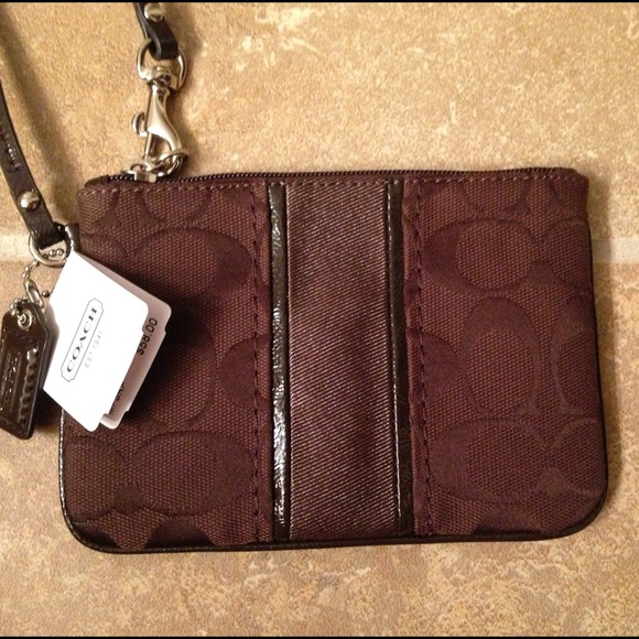 ⚡FLASH SALE⚡Chocolate brown coach wristlet!
