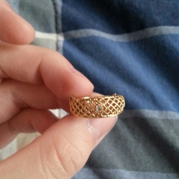 Gold ring - Picture 1 of 1