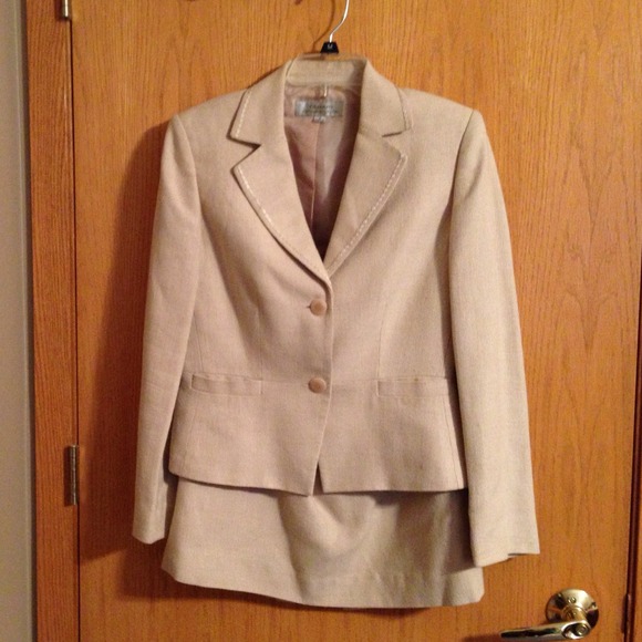 Cream Tahari Suit!
