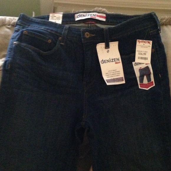 Denim jeans. Boot cut -totally shaping-slimming