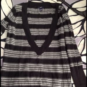 Gap sweater size small