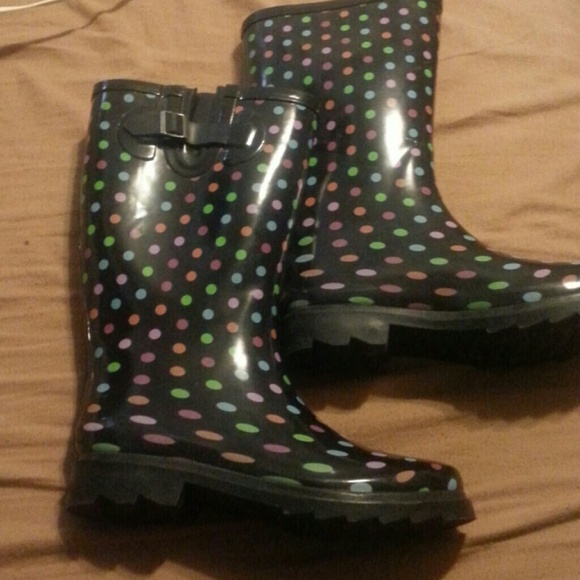 Polka dot rainboots!
